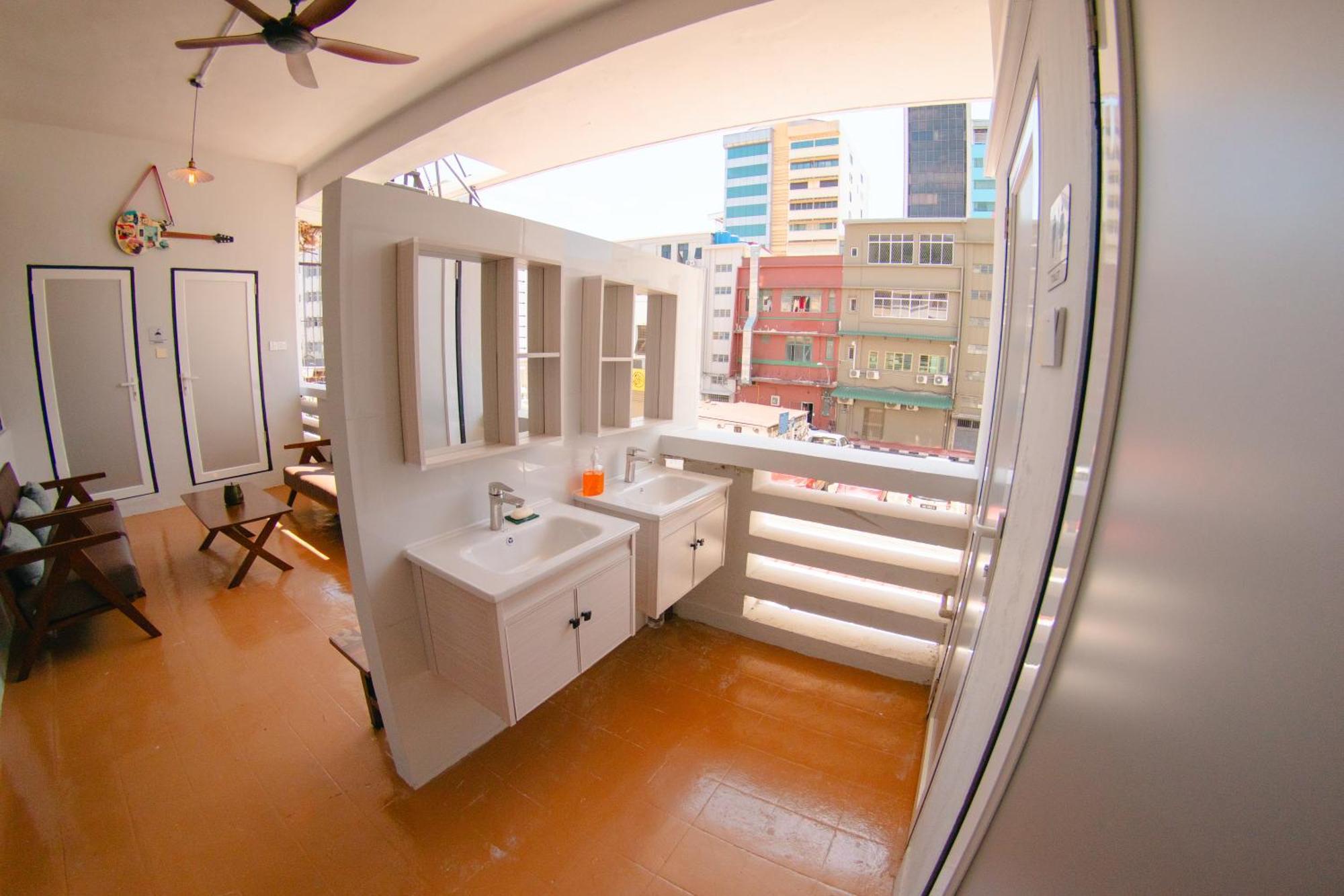 Concrete Jungle Cabin Kota Kinabalu Esterno foto